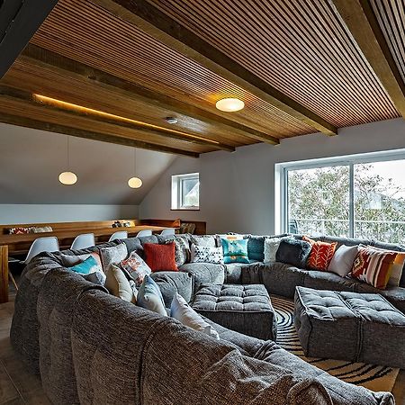 Le Chalets- King Of The Mountain- Sleeps 18 By Abm Falls Creek Exteriör bild